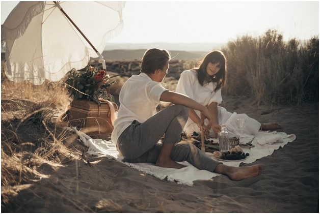 4 Interesting and Romantic Ways to Surprise Your Girlfriend